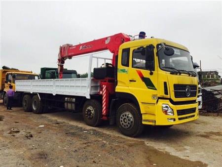 Xe tải 4 chân Dongfeng lắp cẩu Unic 12 tấn UR-V1204