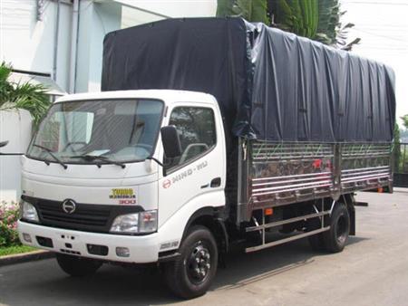 Xe tải thùng mui bạt 4,5 tấn Hino XZU720L-HKFRL3