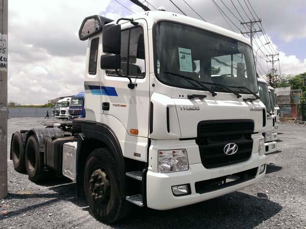 Xe đầu kéo 6x4 Hyundai HD700